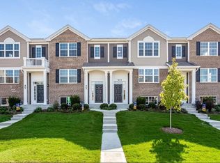 911 Charlton Ln, Naperville, IL 60563