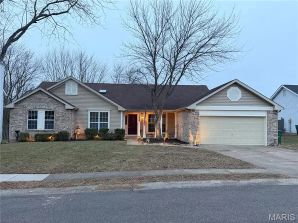 1058 Edgewood Dr, O'Fallon, IL 62269