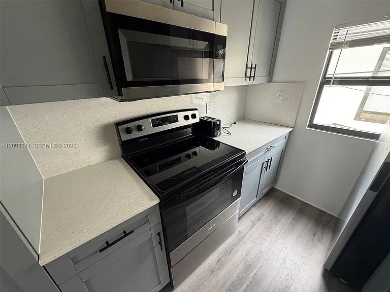 628 SW 21st Ave #1 — Photo 5