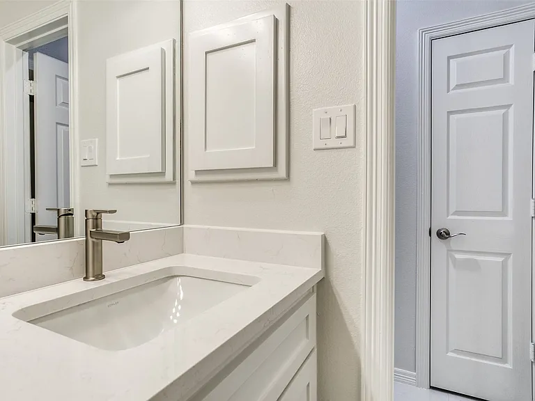 1270 Lakeway Dr — Photo 21