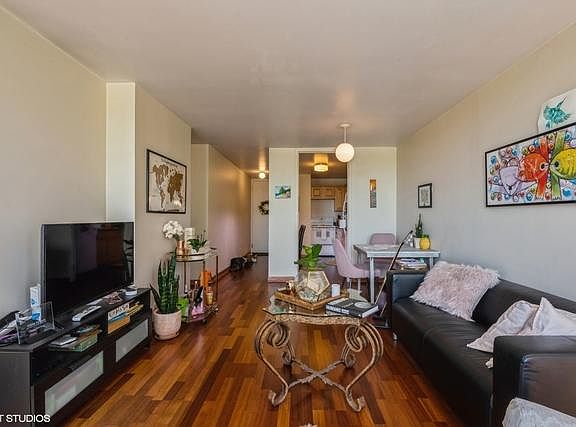 3rd image of 1660 N Lasalle St #510