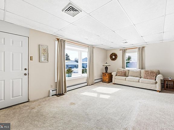 3rd image of 405 Andover Rd