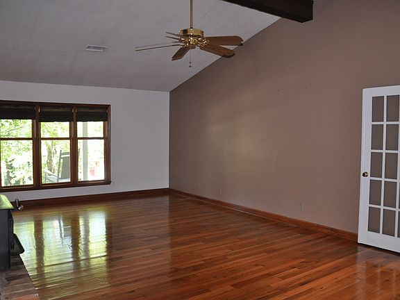 3rd image of 595 Forest Dr