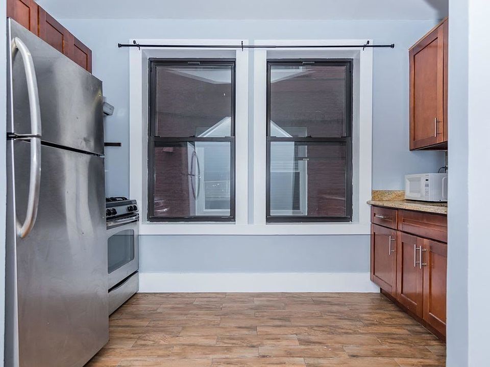 1st image of 31-38 34th St #2RR