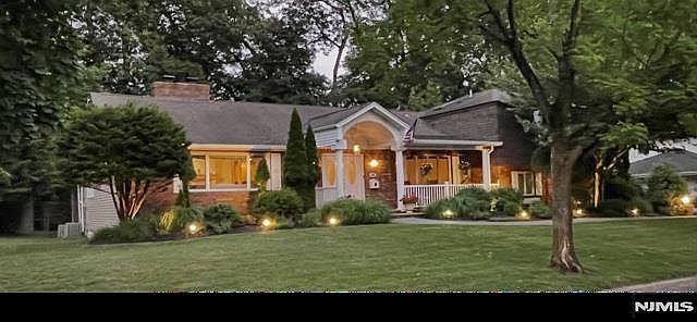 2nd image of 426 Lakeview Dr