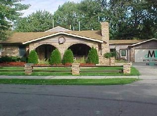129 Birchwood Dr, Troy, MI 48083