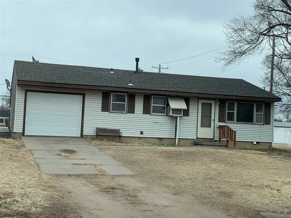 2102 N B St, Garden City, KS 67846
