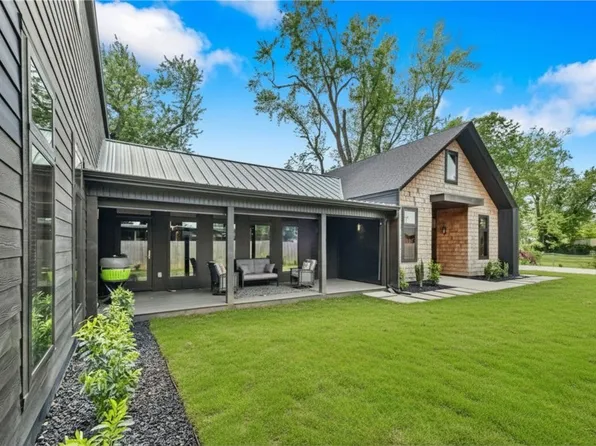 715 NW 8th St, Bentonville, AR 72712