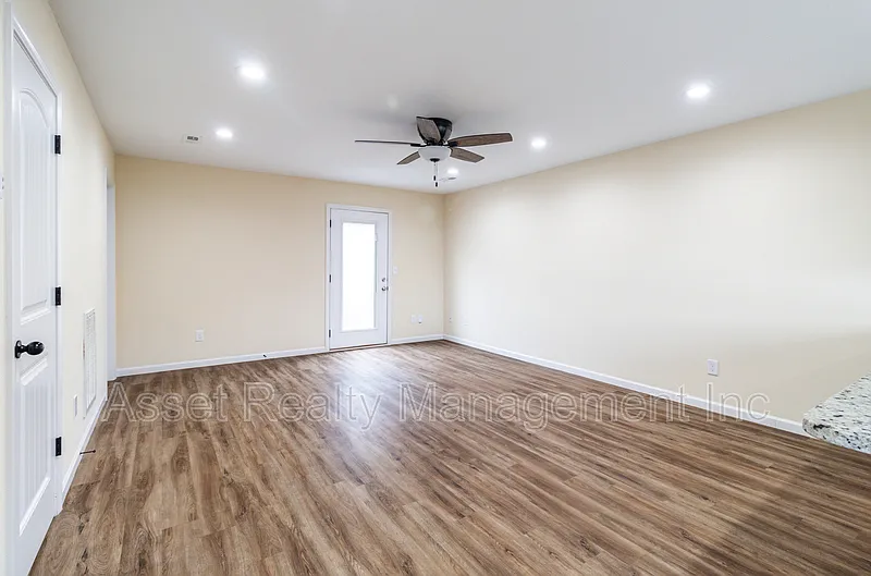 2 bed, 2.5 bath, 1518 sqft, $1,595 — Photo 4