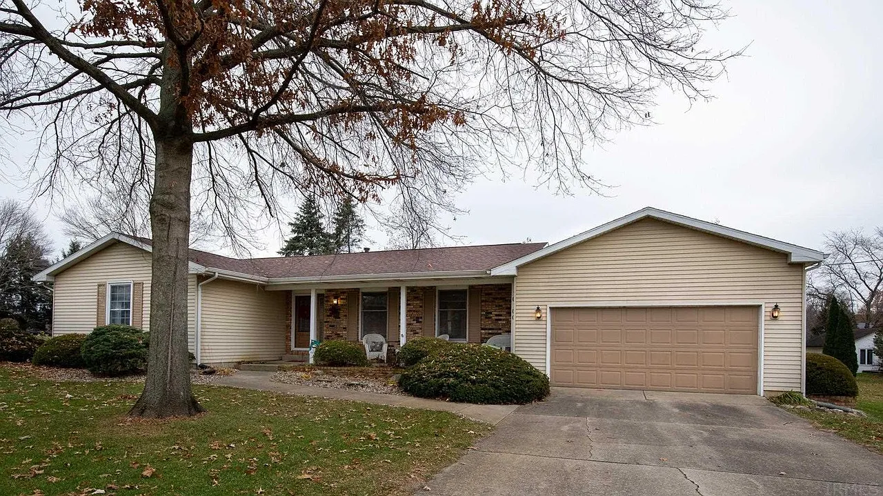 10100 Windsor Sq photo 1
