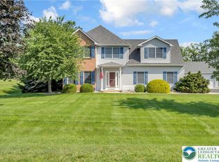 101 Blackstone Dr, Wind Gap, PA 18091