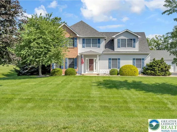 101 Blackstone Dr, Wind Gap, PA 18091