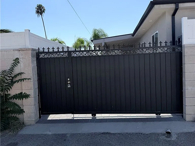 8146 Vantage Ave — Photo 1