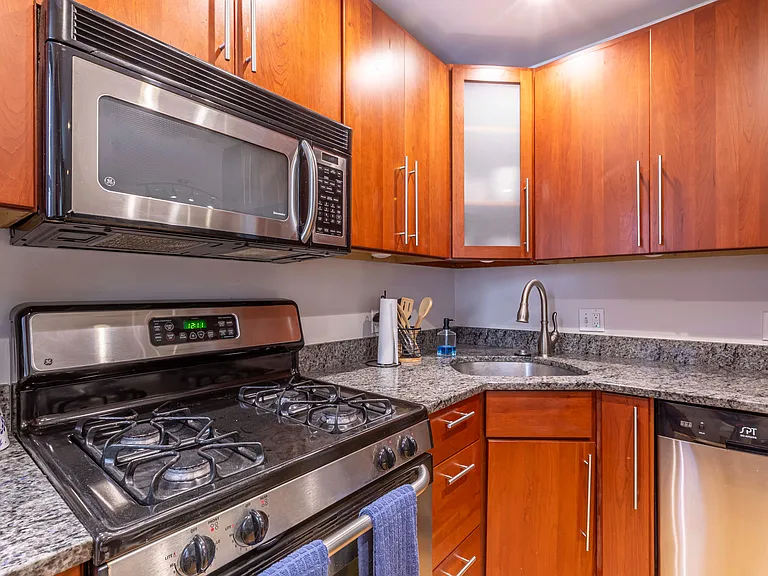 52 Cooper St #1 — Photo 6