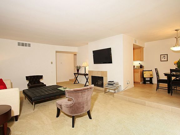 4th image of 521 Montana Ave APT 207