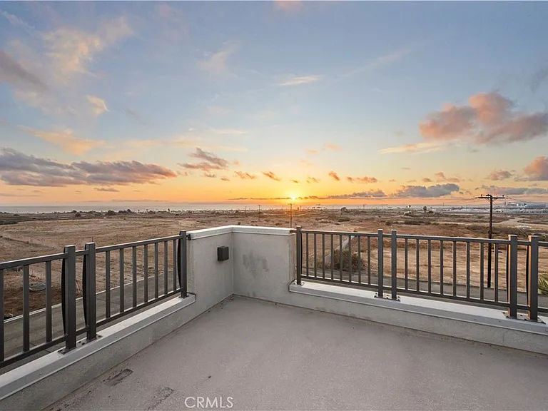 1068 Hampton Dr — Photo 40