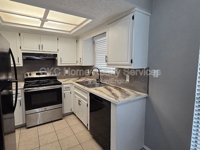 6713 Lyrewood Ln — Photo 4