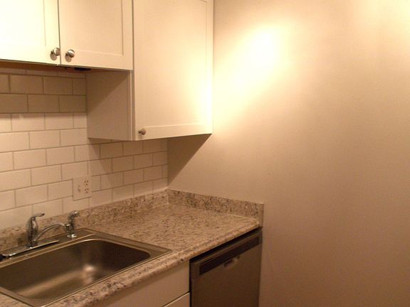 5th image of 12 Saint James Pl #7