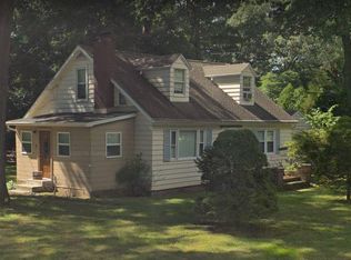 2 Woodland Pl, Airmont, NY 10952