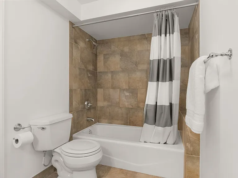 316 W Newell St #B — Photo 7