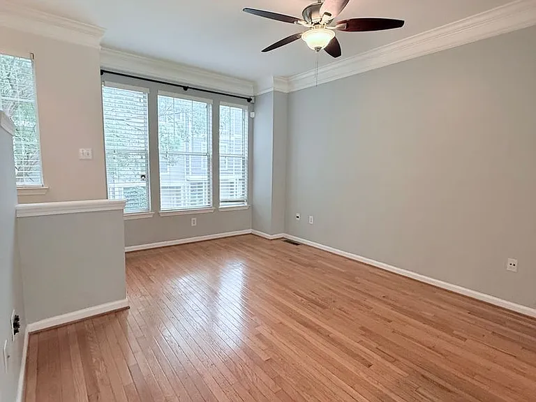 1055 Park Row N — Photo 4