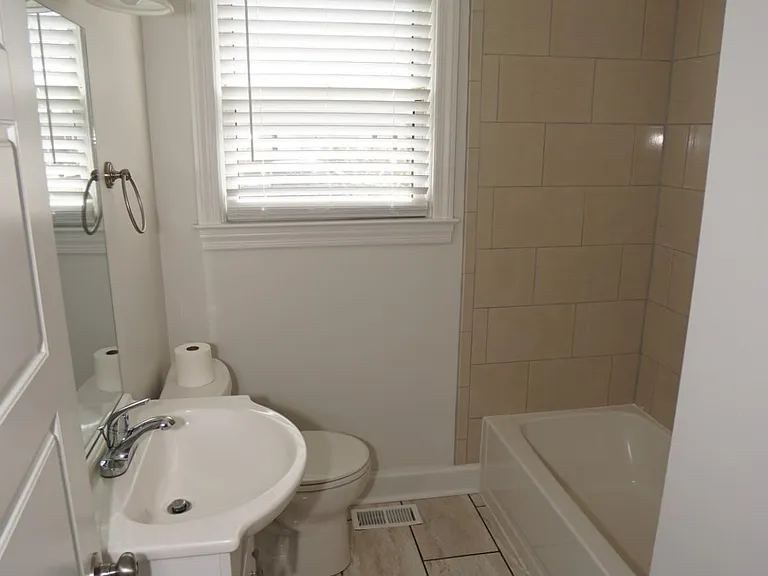 315 James Ave — Photo 16