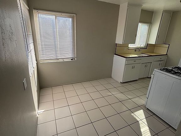 3rd image of 705-707 1/2 Oliver Pl #707