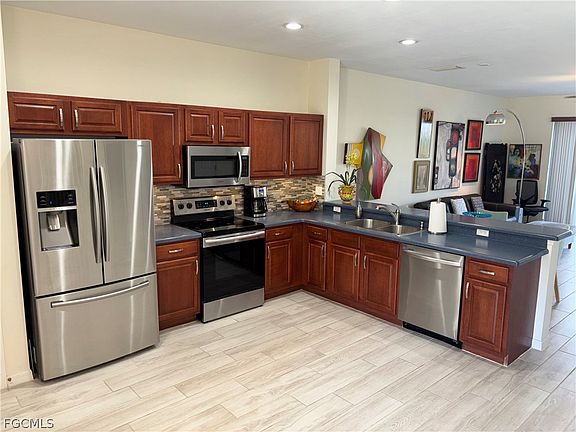 5th image of 8451 Village Edge Cir APT 3