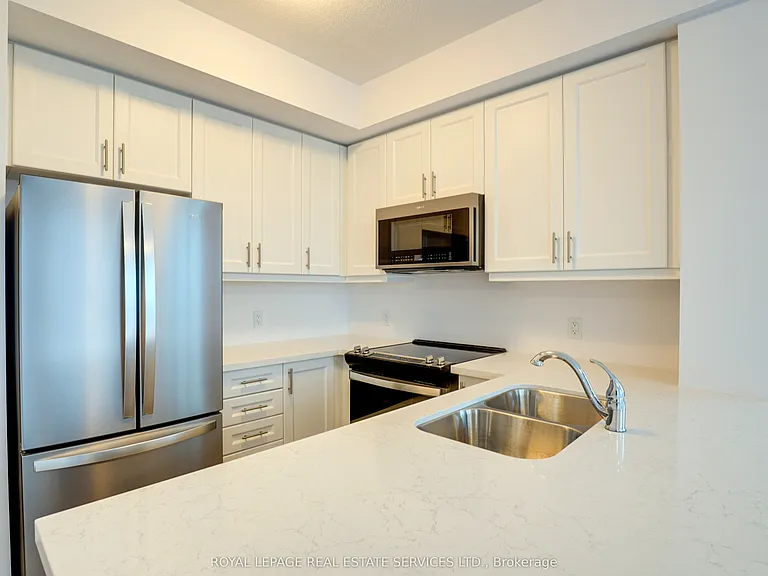460 Dundas St E #1102 — Photo 10