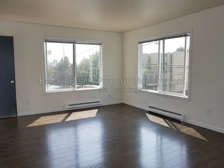 9030 Greenwood Ave N #202 — Photo 2