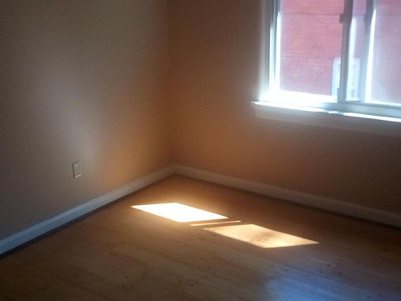 3rd image of 1500 Yarmouth Ave APT 2