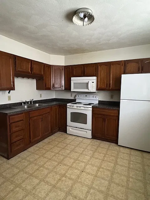 215 North Main Street - 3 — Photo 4