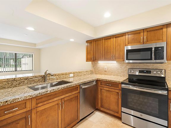 2nd image of 212 Oak Harbour Dr #212
