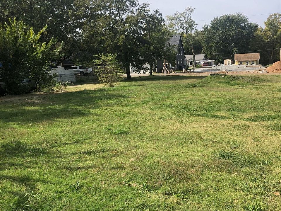 2nd image of 624 N Cedar Ave