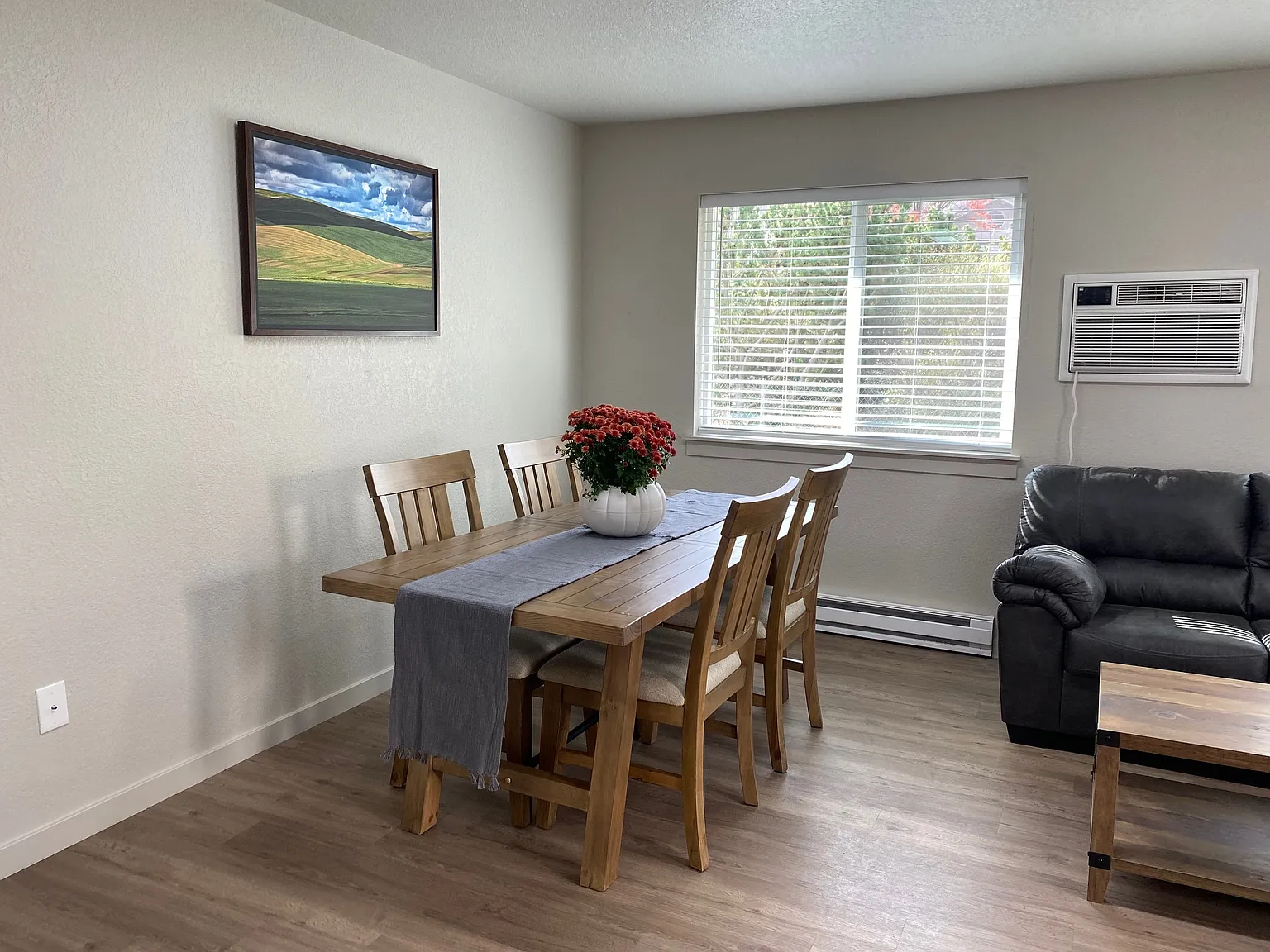 Sunrise Village Apartments — Photo 4