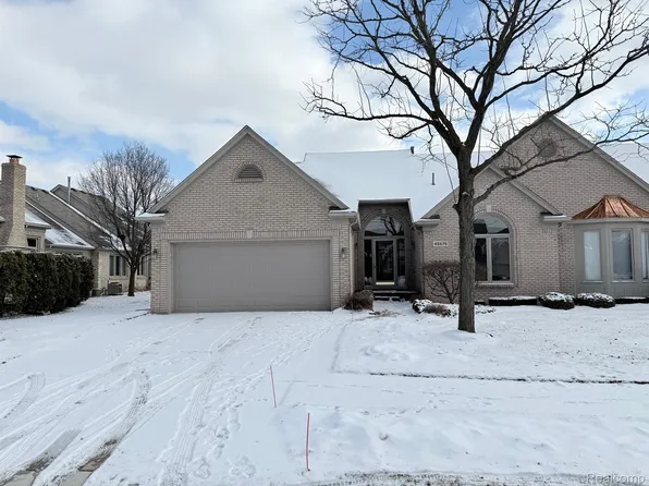45676 Seaford Dr, Macomb, MI 48044