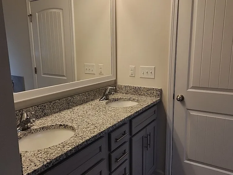 497 Hillsborough Dr — Photo 28