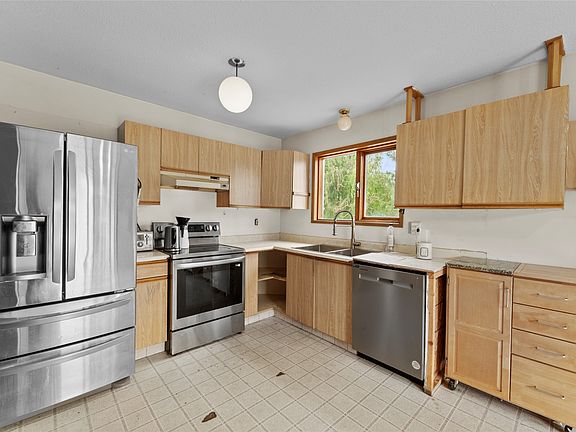 3rd image of 462 Dodding Ave