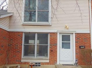 2112 Falmouth Ct, Streamwood, IL 60107