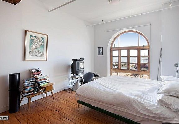 3rd image of 275 Conover St #4C