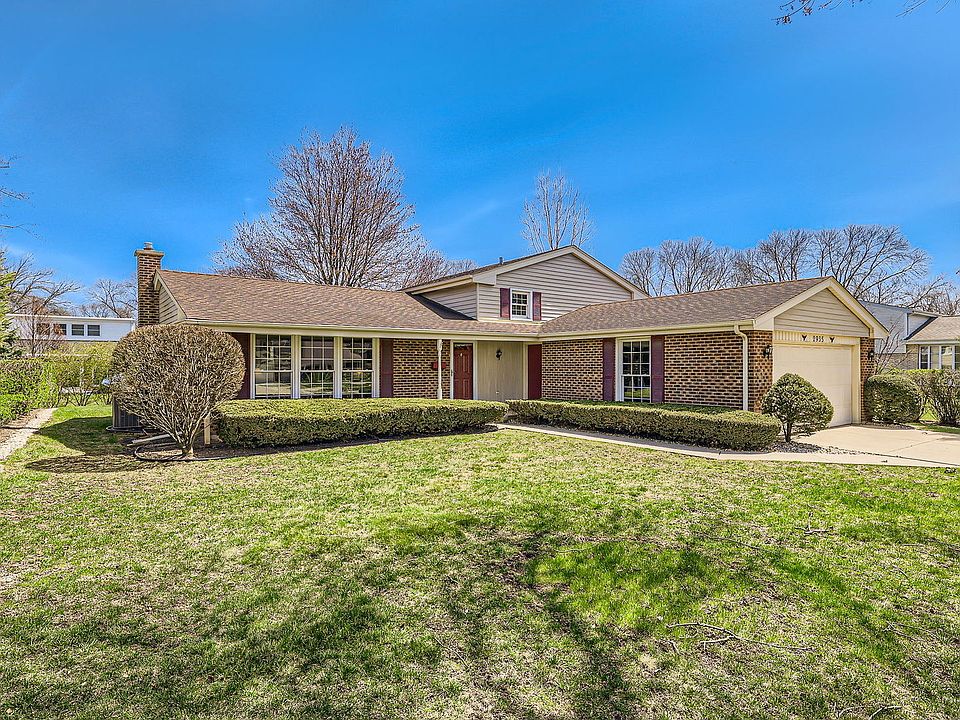 1st image of 2935 N Windsor Dr