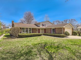 2935 N Windsor Dr, Arlington Heights, IL 60004