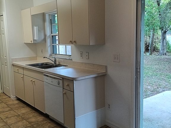 5th image of 916 34th Ave SW