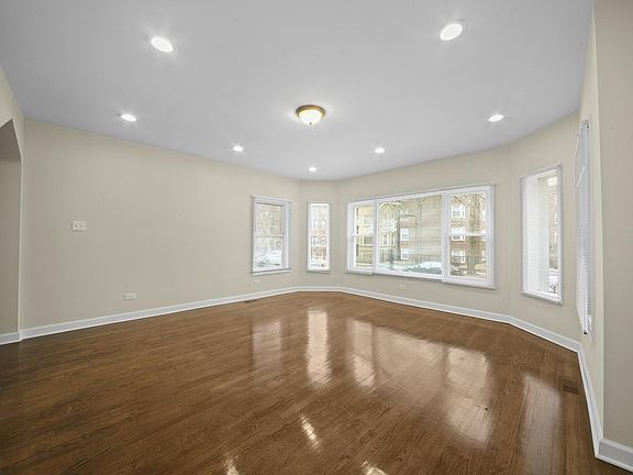 4th image of 7629 S Kingston Ave Unit 1