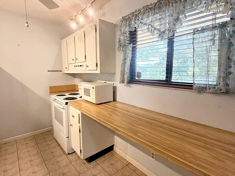 930 SW 9th Street Cir #205 — Photo 8