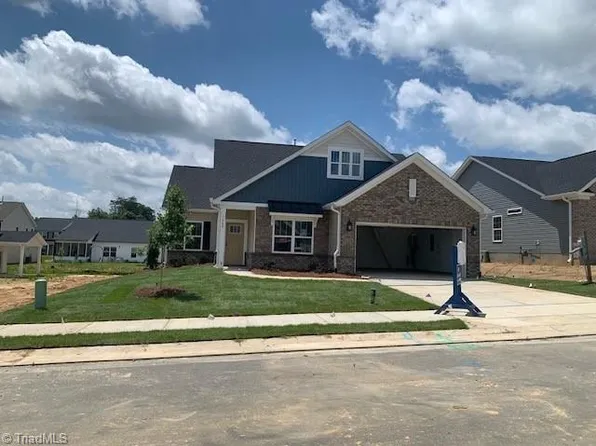 7268 Huntgate Dr, Kernersville, NC 27284
