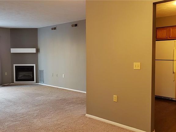 5th image of 10373 Glenway Dr APT 101
