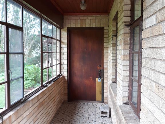 4th image of 1104 W Lindsey St