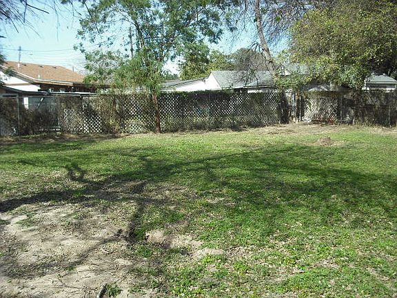 3rd image of 910 S Iowa Ave