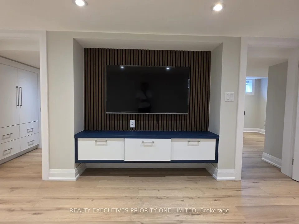 10 Lascelles Blvd #BASEMENT